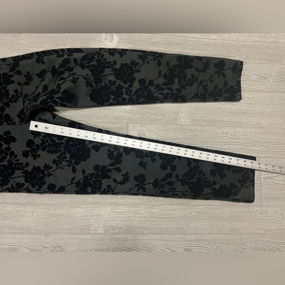 Liz Claiborne Career Black Pull On Pant w/ Raised Velvet Floral Pattern Sz Small - Picture 8 of 9